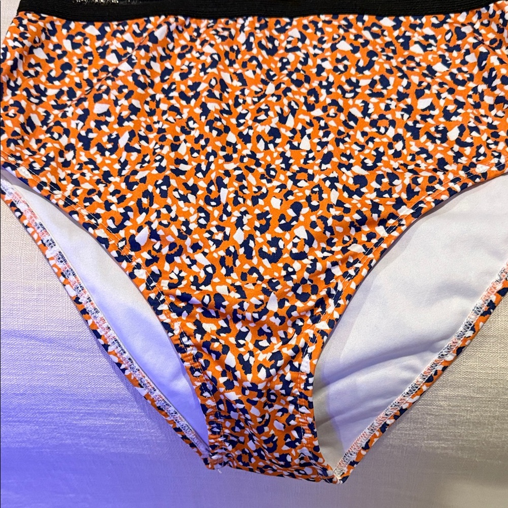 NWT Averíe One-Piece Swimsuit - Picture 4 of 8